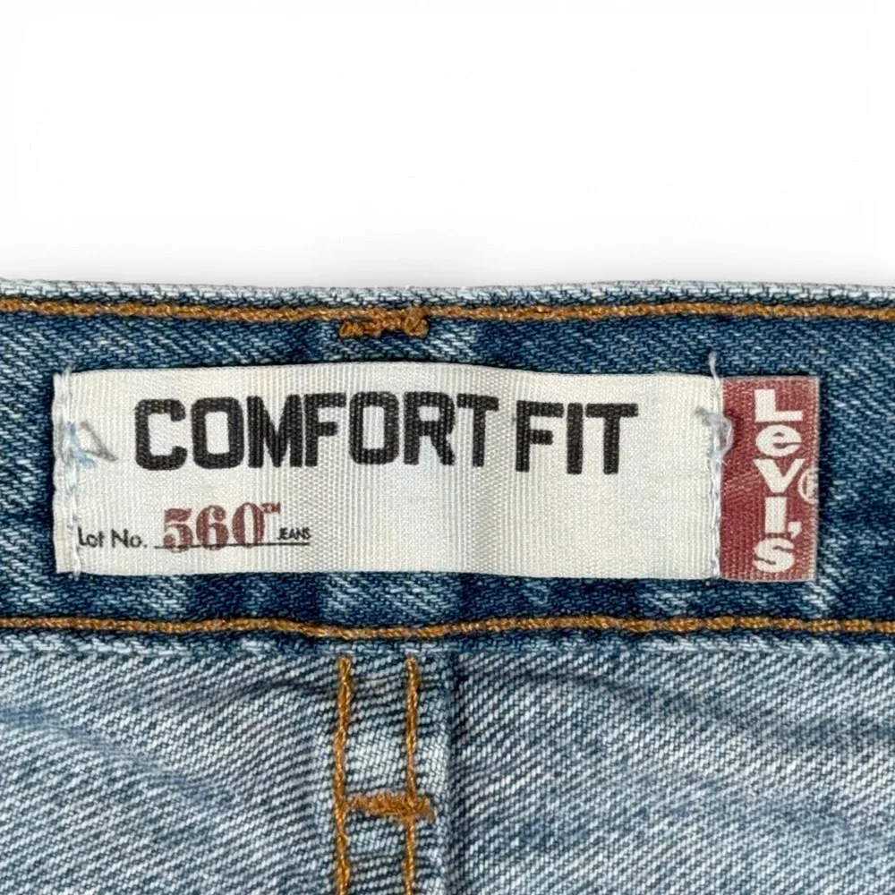 Vintage Levis Jeans Mens 38x32 Blue 560 Comfort Fit Light Wash Tapered Y2K